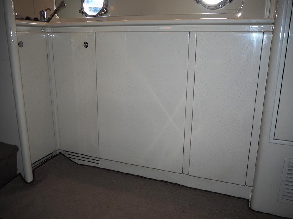 Saloon, Accommodation